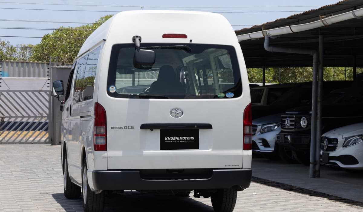 2019 Toyota Regius Van DX Long image-11