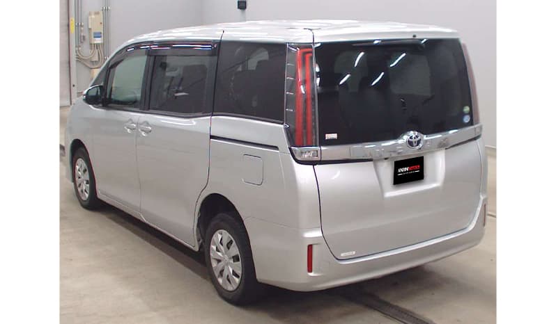 2018 Toyota Noah X image-2