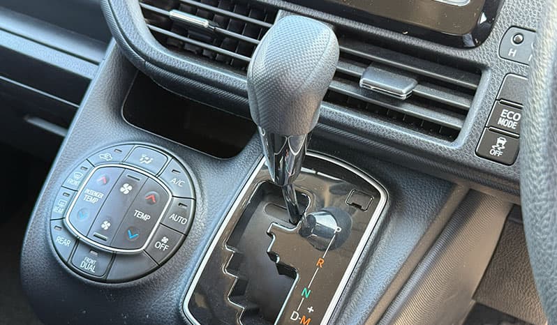 2018 Toyota Noah X image-9