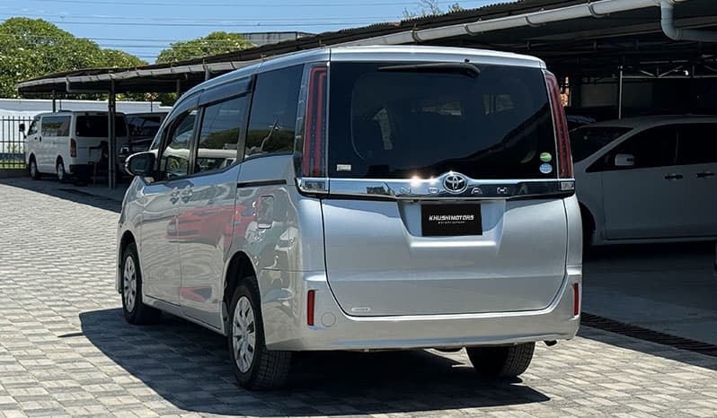 2018 Toyota Noah X image-14