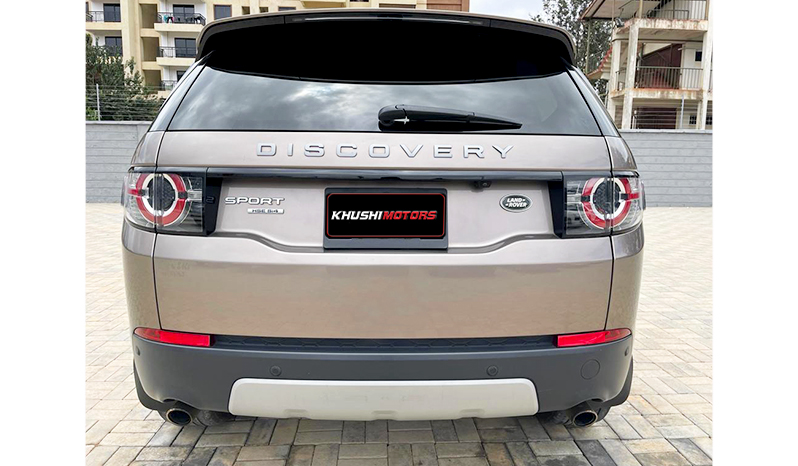 2016 Land Rover Discovery Sport HSE image-12