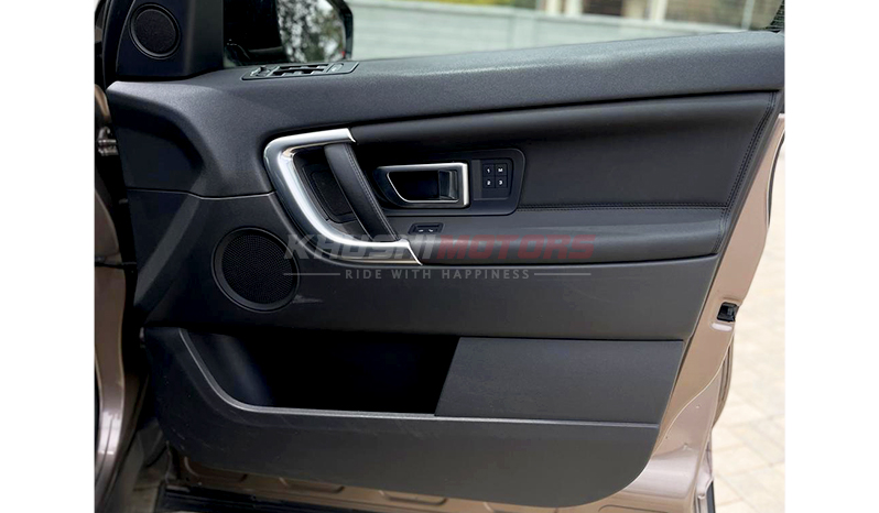 2016 Land Rover Discovery Sport HSE image-18