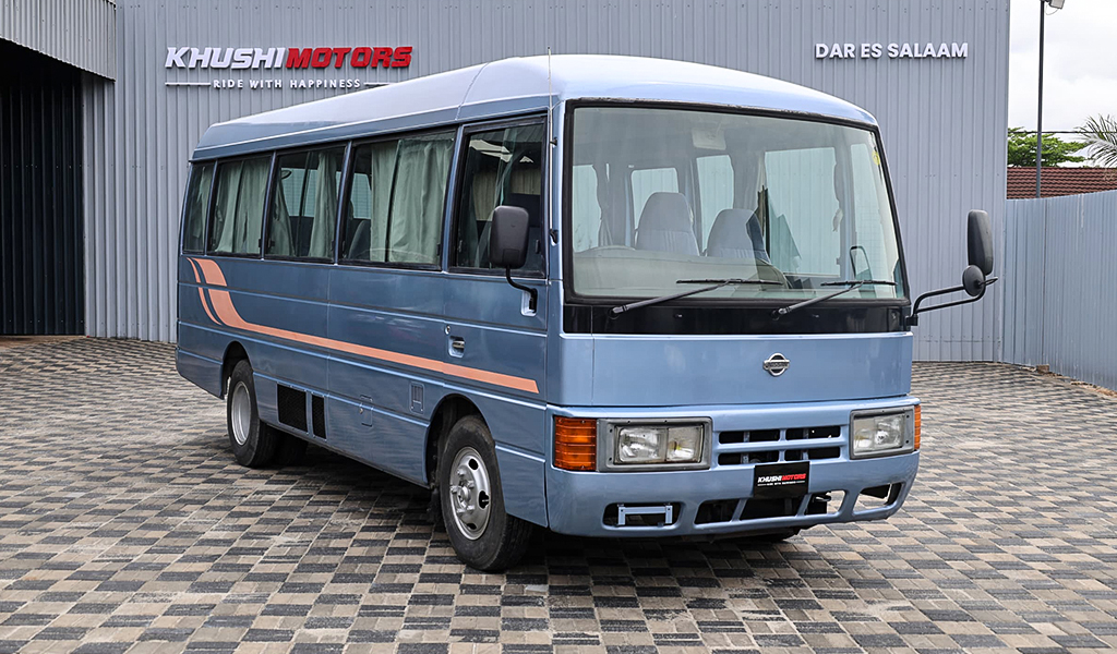 1996 Nissan Civilian image-1