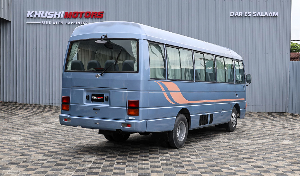 1996 Nissan Civilian image-12