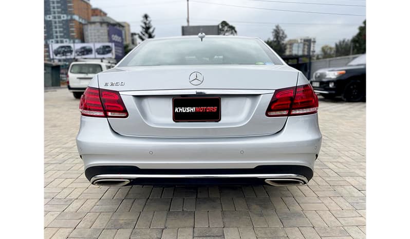 2015 Mercedes-Benz E-Class Avantgarde E250 image-12