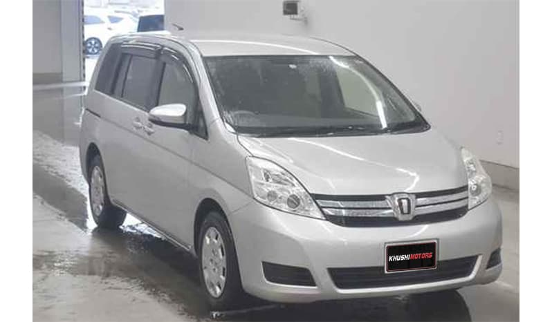 2017 Toyota Isis image-2