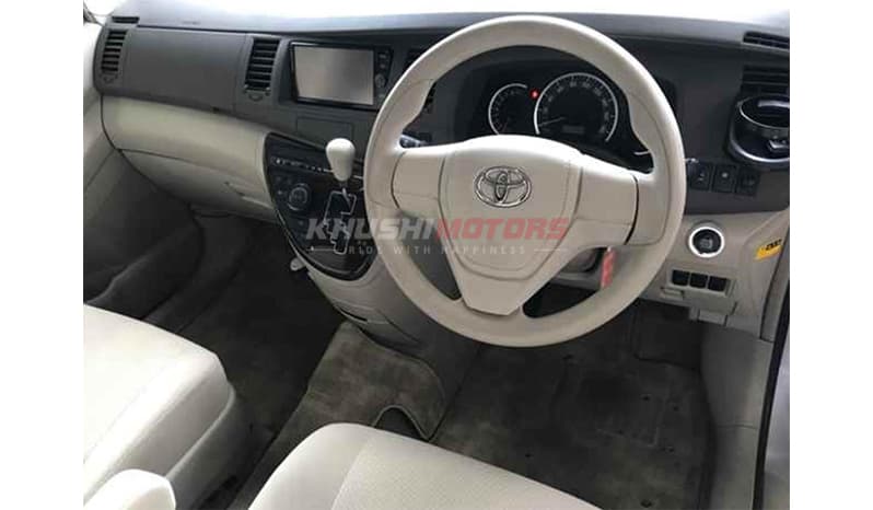 2017 Toyota Isis image-4