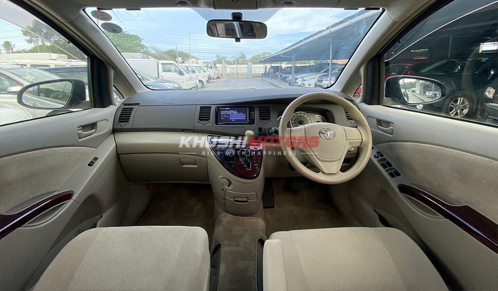 2017 Toyota Isis image-8