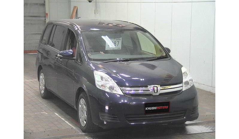 2016 Toyota Isis image-2