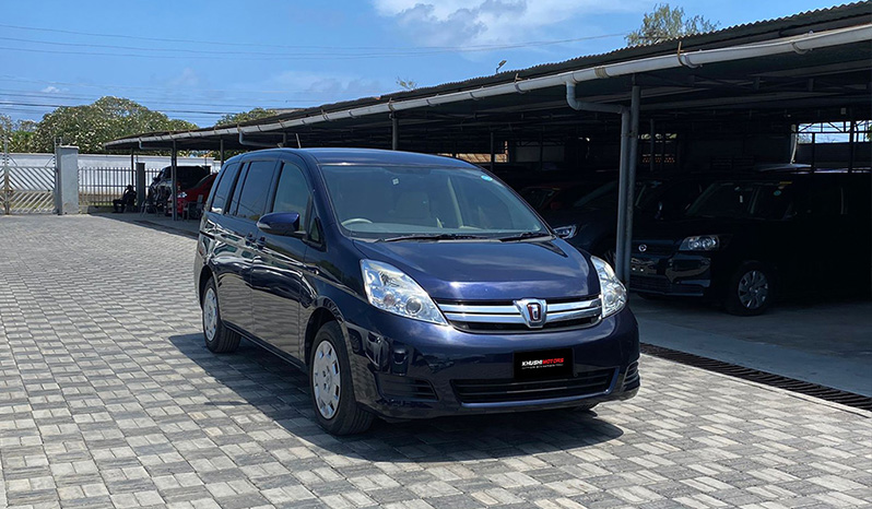2016 Toyota Isis image-7