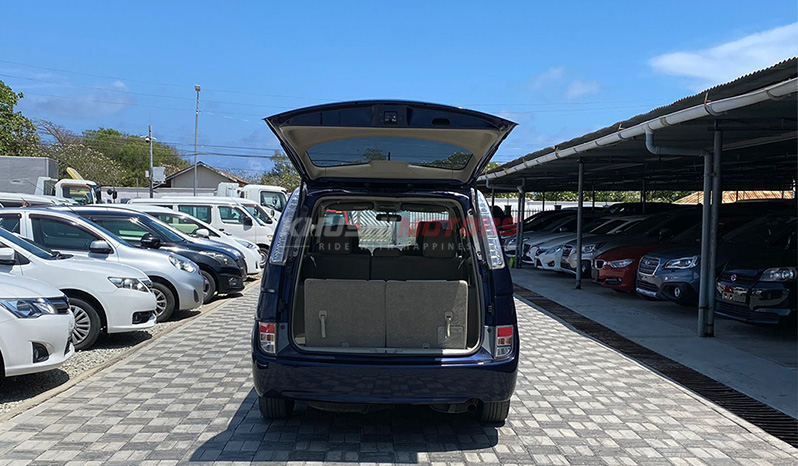 2016 Toyota Isis image-15
