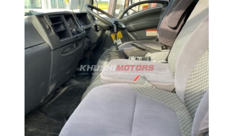 2017 Isuzu Forward image-4