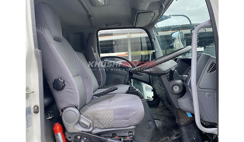 2017 Isuzu Forward image-7