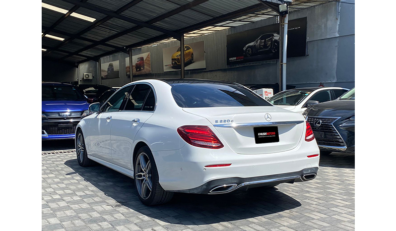 2017 Mercedes-Benz E220d image-14