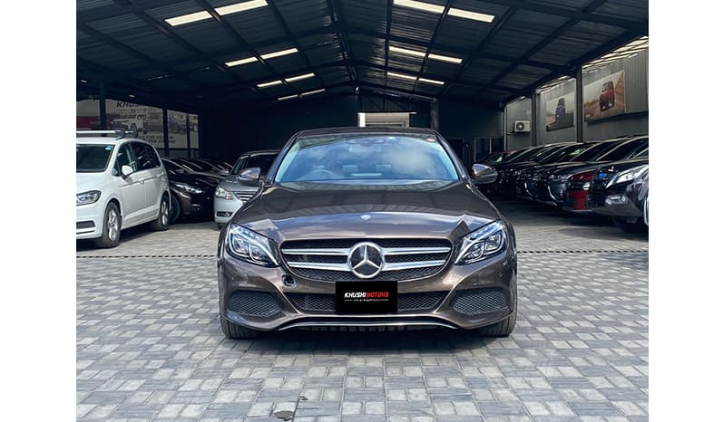 2017 Mercedes-Benz C220d image-1