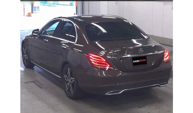 2017 Mercedes-Benz C220d image-4