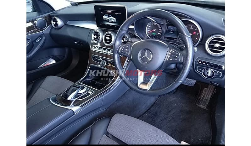2017 Mercedes-Benz C220d image-6