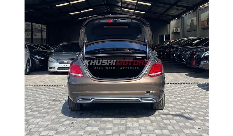 2017 Mercedes-Benz C220d image-16