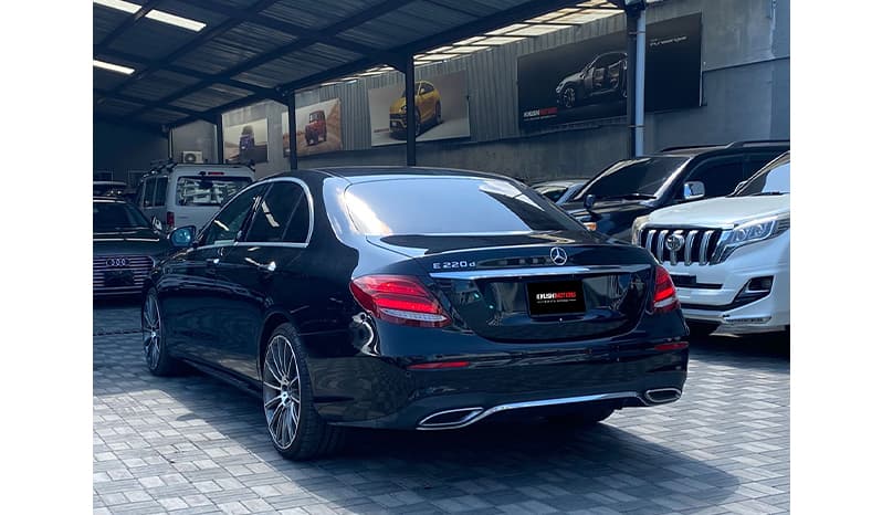 2017 Mercedes-Benz E220d image-8