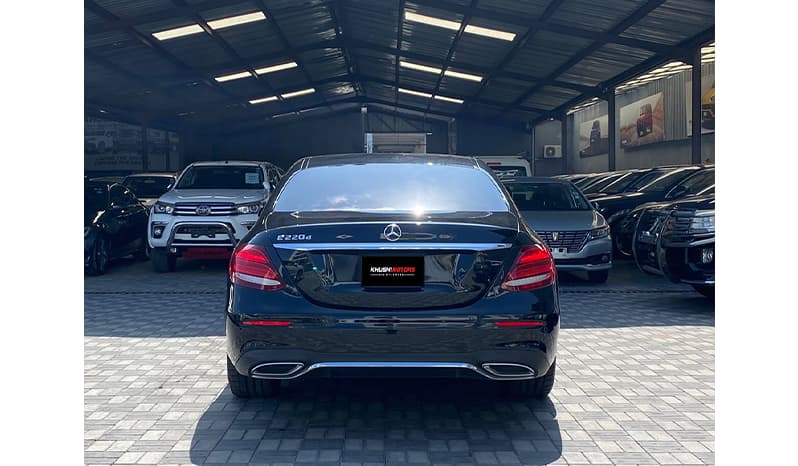 2017 Mercedes-Benz E220d image-9