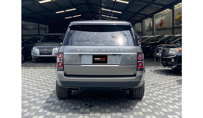 2019 Land Rover Range Rover Vogue image-8