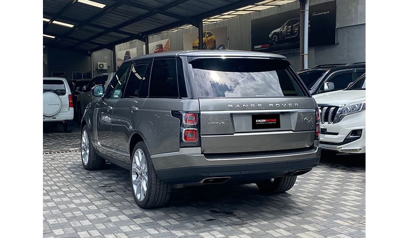 2019 Land Rover Range Rover Vogue image-9