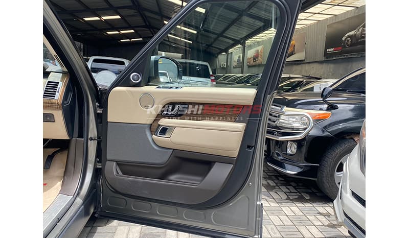 2019 Land Rover Range Rover Vogue image-11