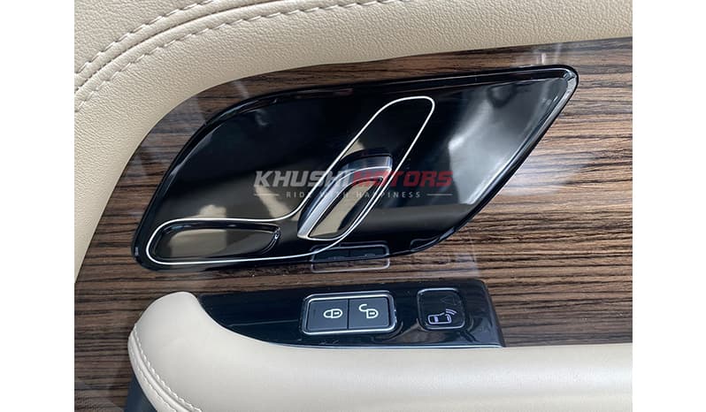 2019 Land Rover Range Rover Vogue image-14