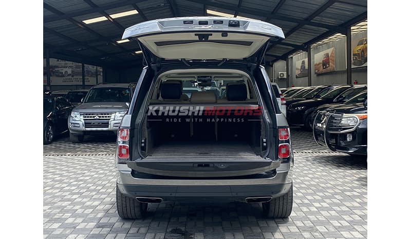 2019 Land Rover Range Rover Vogue image-16