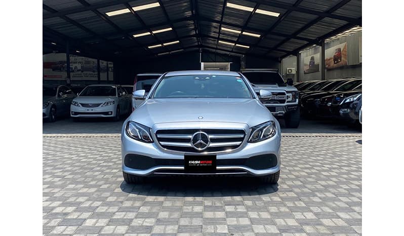 2017 Mercedes-Benz E200 image-1