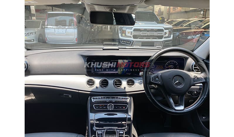 2017 Mercedes-Benz E200 image-11