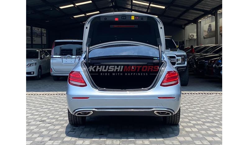 2017 Mercedes-Benz E200 image-13