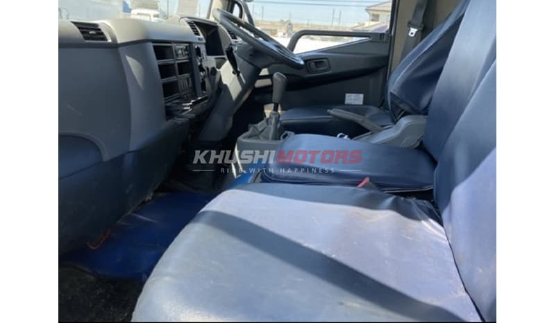 2017 Mitsubishi Fuso image-4