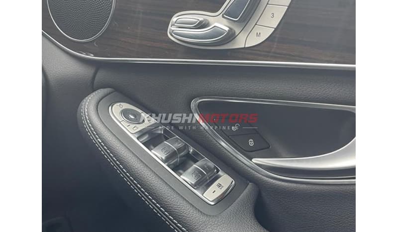2017 Mercedes-Benz C200 image-7