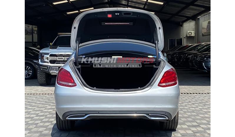 2017 Mercedes-Benz C200 image-9