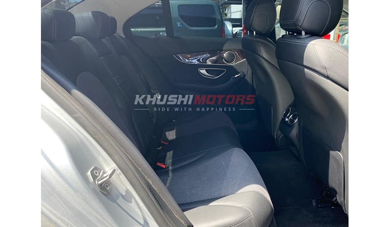 2017 Mercedes-Benz C200 image-16