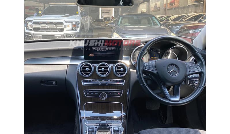 2017 Mercedes-Benz C200 image-17