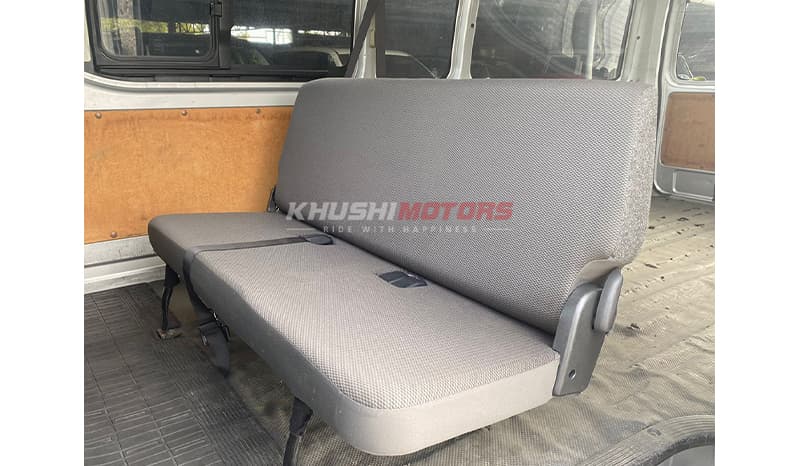 2018 Toyota Hiace image-13
