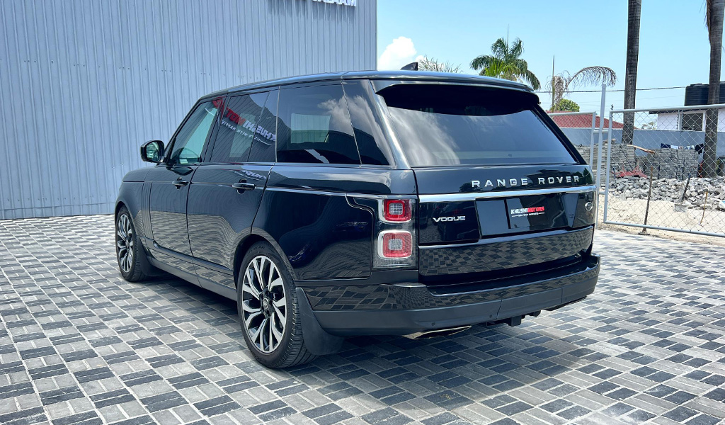 2018 Land Rover Range Rover Vogue image-11