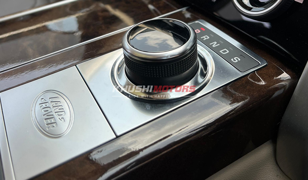 2018 Land Rover Range Rover Vogue image-16