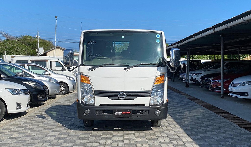 2017 Nissan Atlas image-1