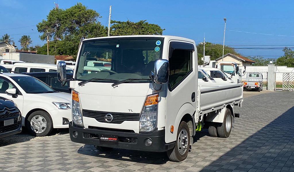 2017 Nissan Atlas image-12