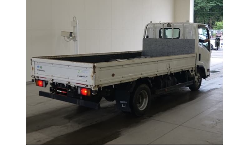 2018 Isuzu ELF image-2