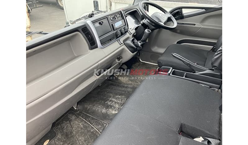 2017 Mitsubishi Canter image-3