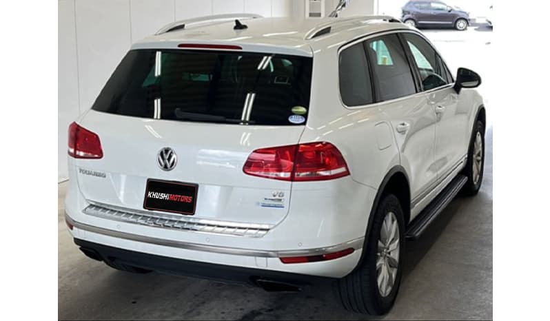 2017 Volkswagen Touareg image-4