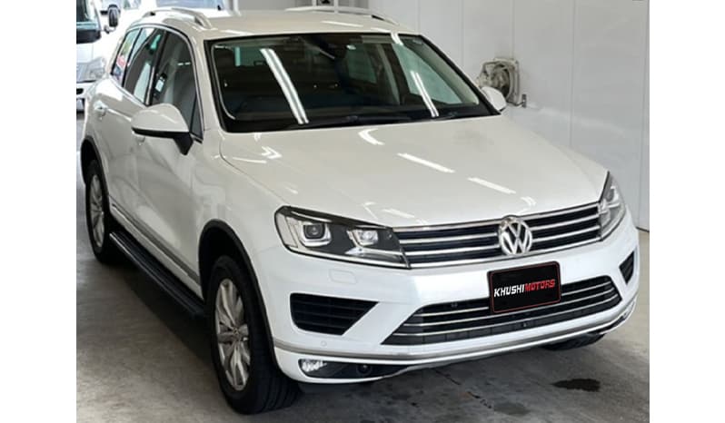 2017 Volkswagen Touareg image-5