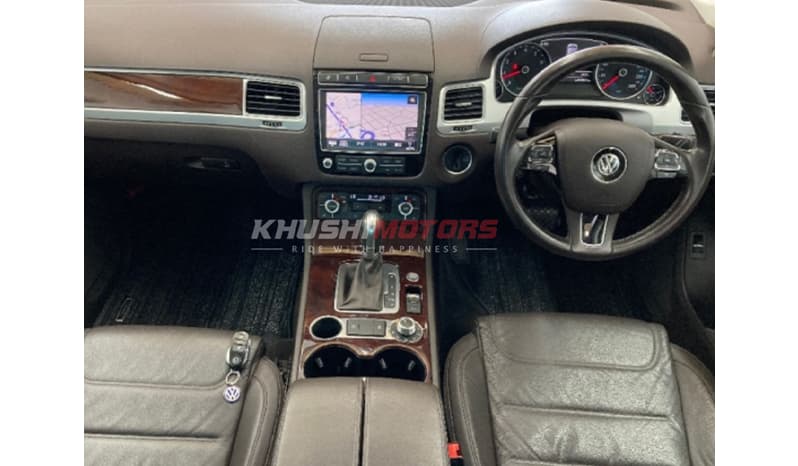 2017 Volkswagen Touareg image-7