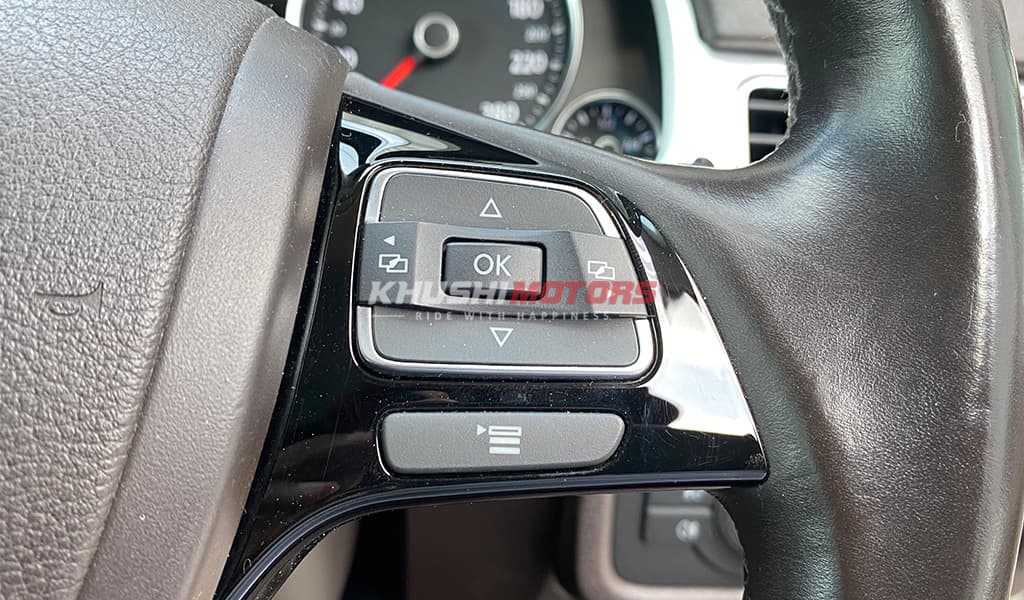 2017 Volkswagen Touareg image-10