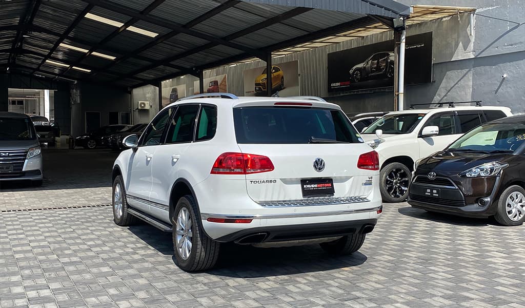 2017 Volkswagen Touareg image-14