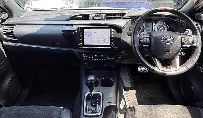 2022 Toyota Hilux image-12